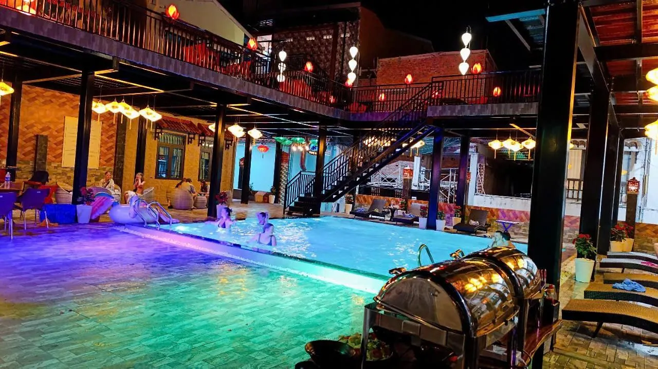 Riverside Hoi An, Dolphins Hostel