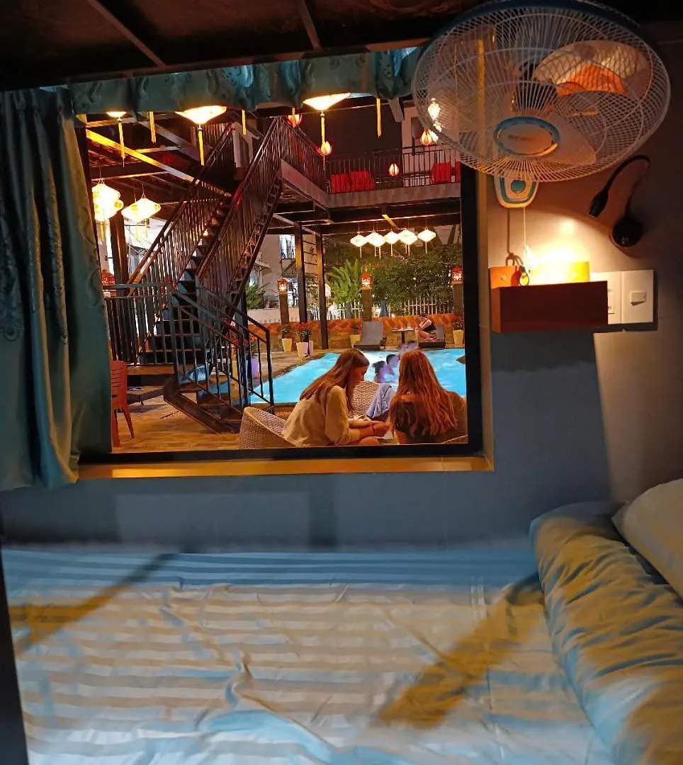 Riverside Hoi An, Dolphins Hostel