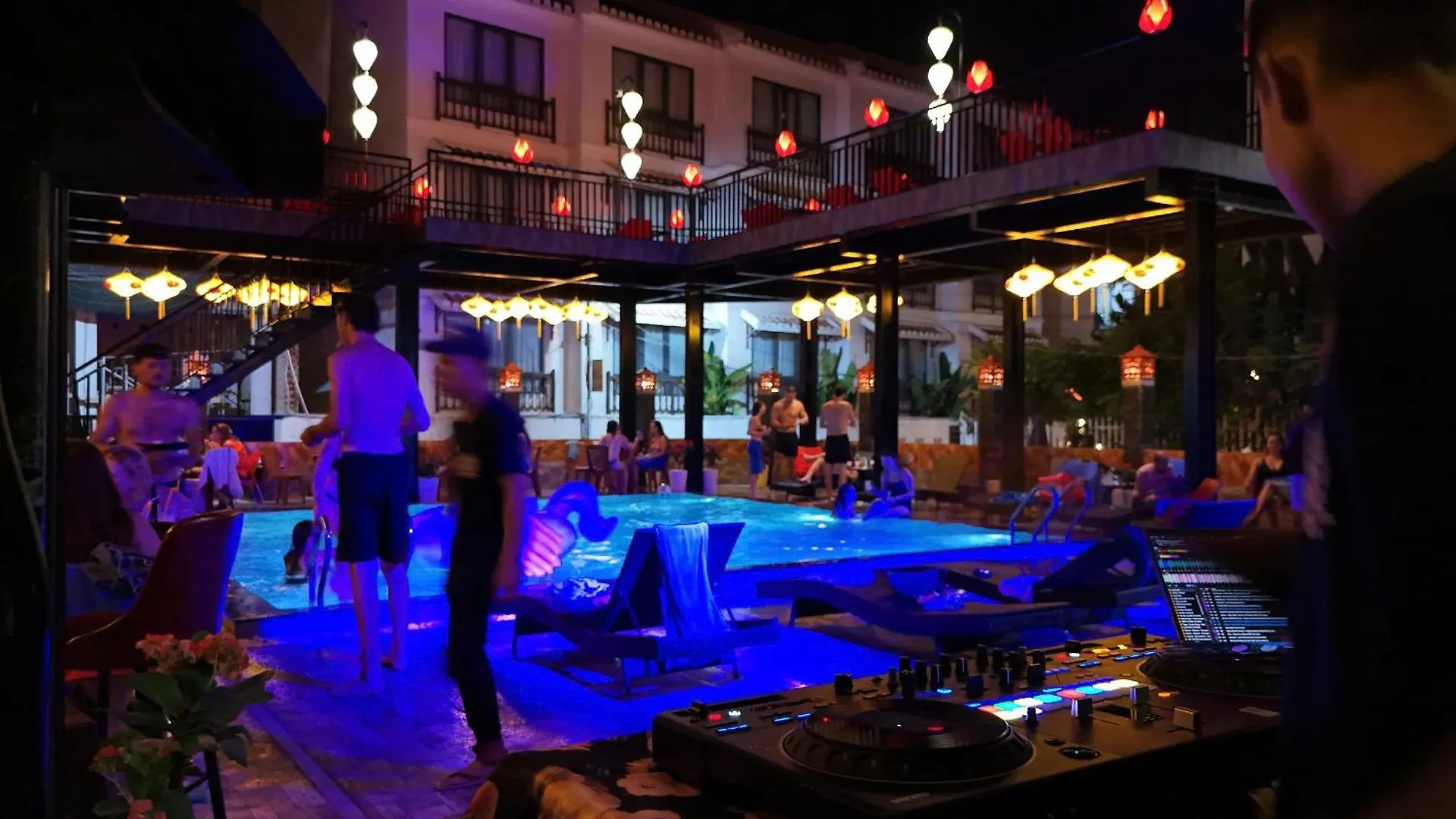 Riverside Hoi An, Dolphins Hostel
