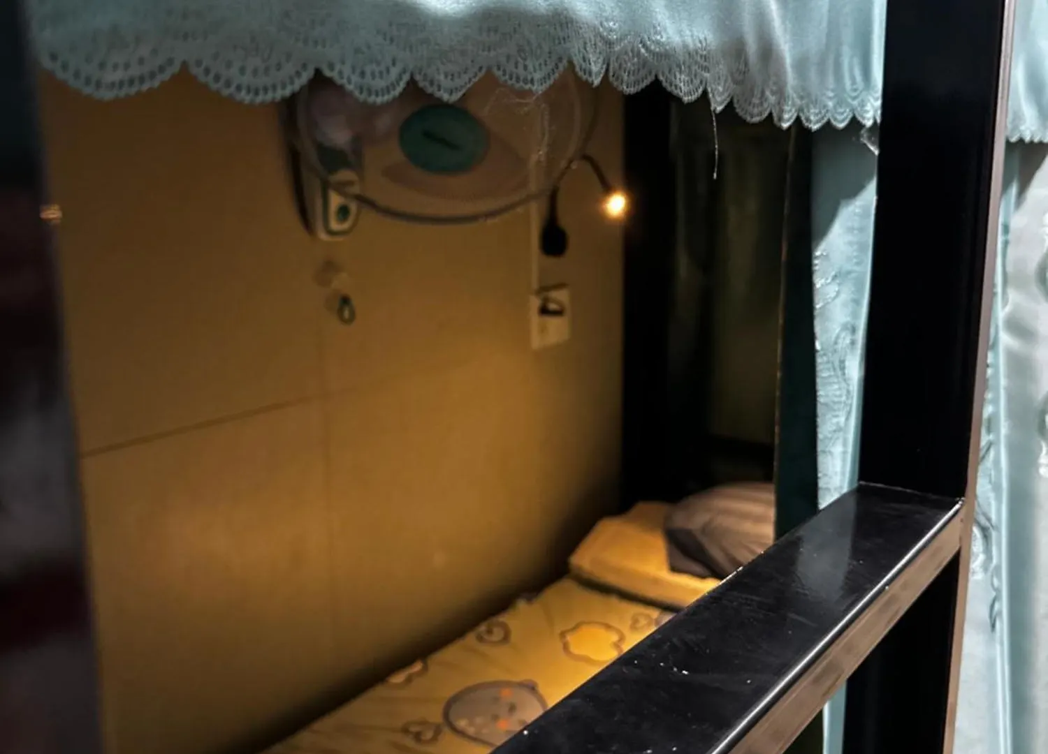 Riverside Hoi An, Dolphins Hostel